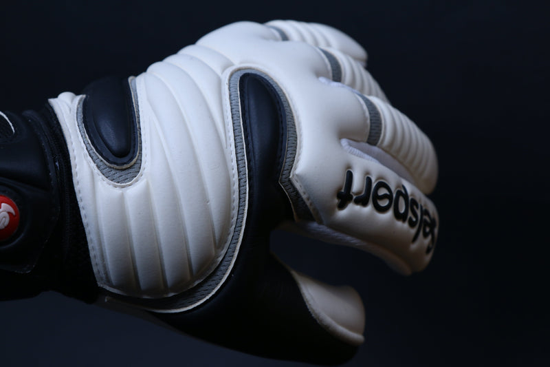 Seslport Eurowrap professional goalkeeper glove in white and silver