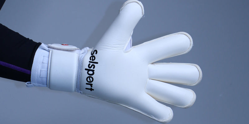 Roll finger selsport professional goalkeeper gloves.