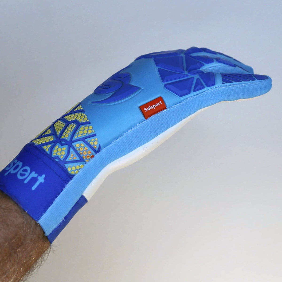 {{product_title}} by Selsport – Professional Goalkeeper Gloves featuring {{product_option_color}} and {{product_option_cut}} design{{product_title}} by Selsport – Professional Goalkeeper Glov