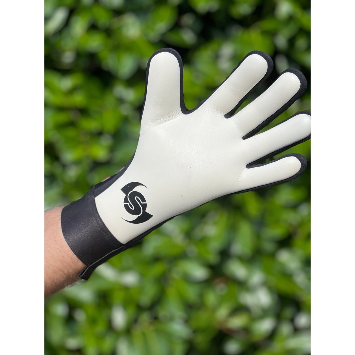 {{product_title}} by Selsport – Professional Goalkeeper Gloves featuring {{product_option_color}} and {{product_option_cut}} design{{product_title}} by Selsport – Professional Goalkeeper Glov