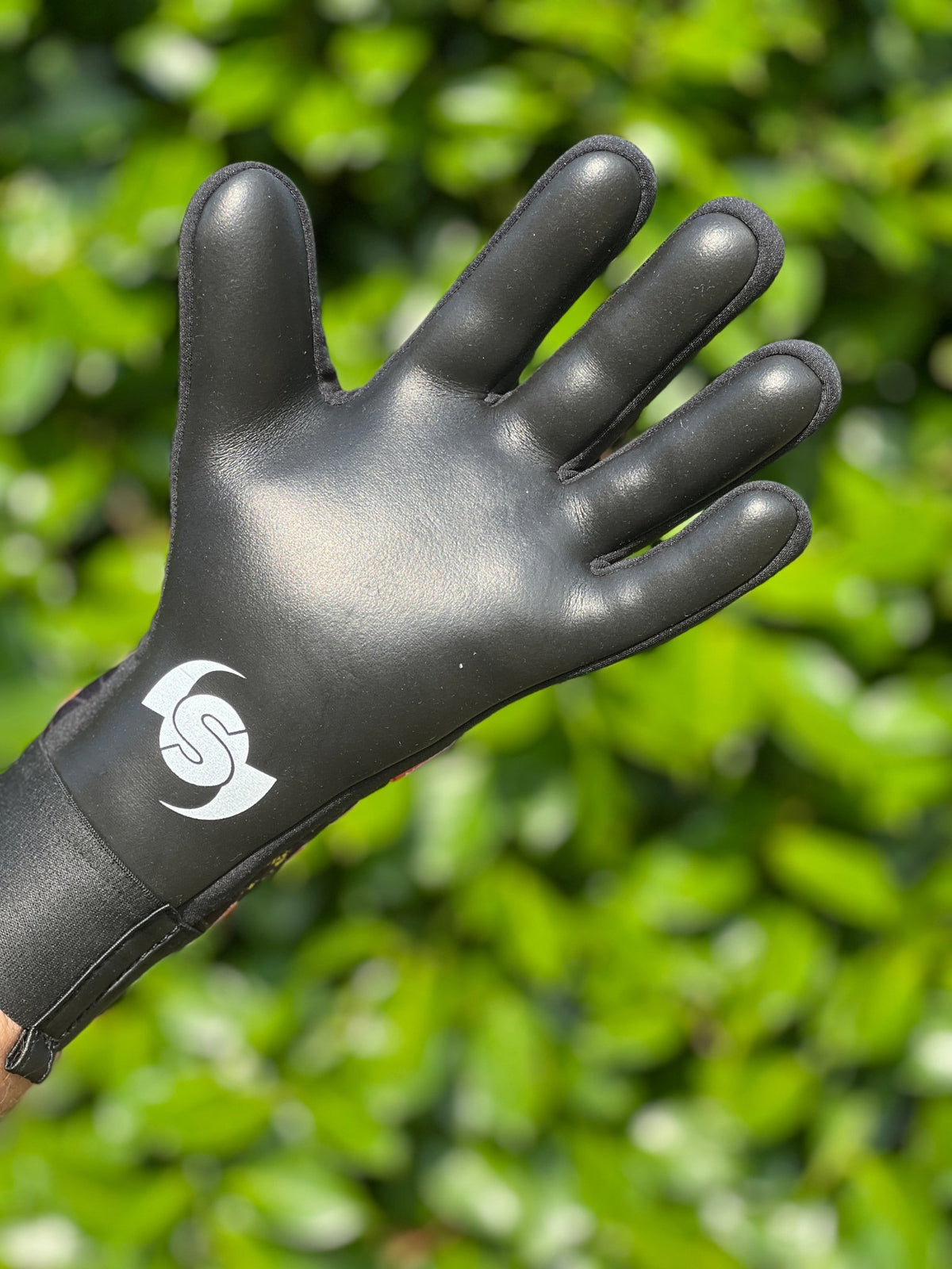 {{product_title}} by Selsport – Professional Goalkeeper Gloves featuring {{product_option_color}} and {{product_option_cut}} design{{product_title}} by Selsport – Professional Goalkeeper Glov