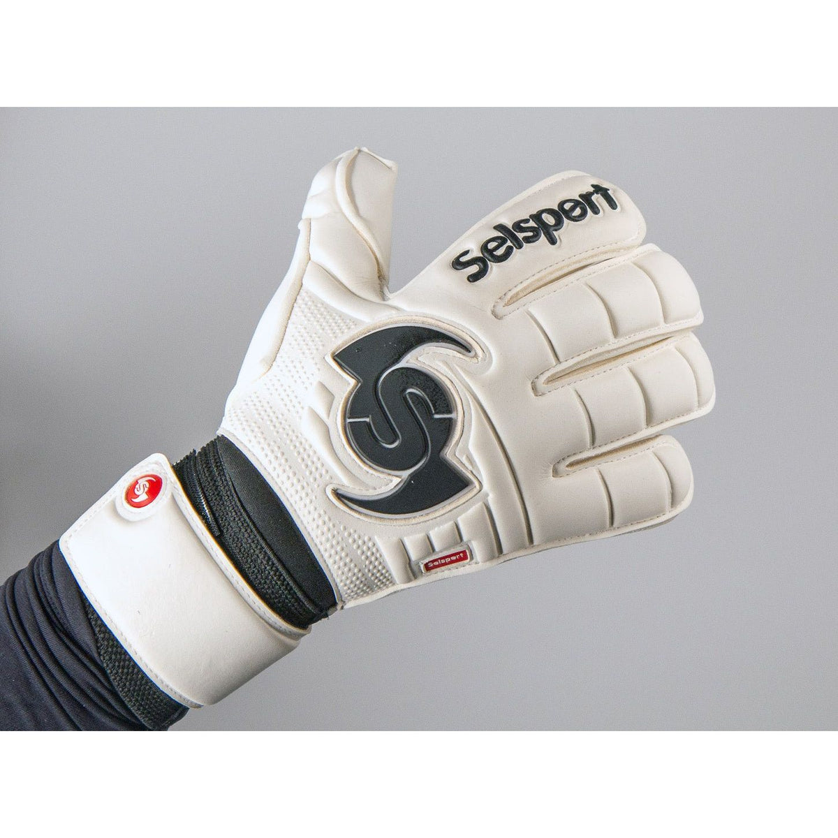 {{product_title}} by Selsport – Professional Goalkeeper Gloves featuring {{product_option_color}} and {{product_option_cut}} design{{product_title}} by Selsport – Professional Goalkeeper Glov