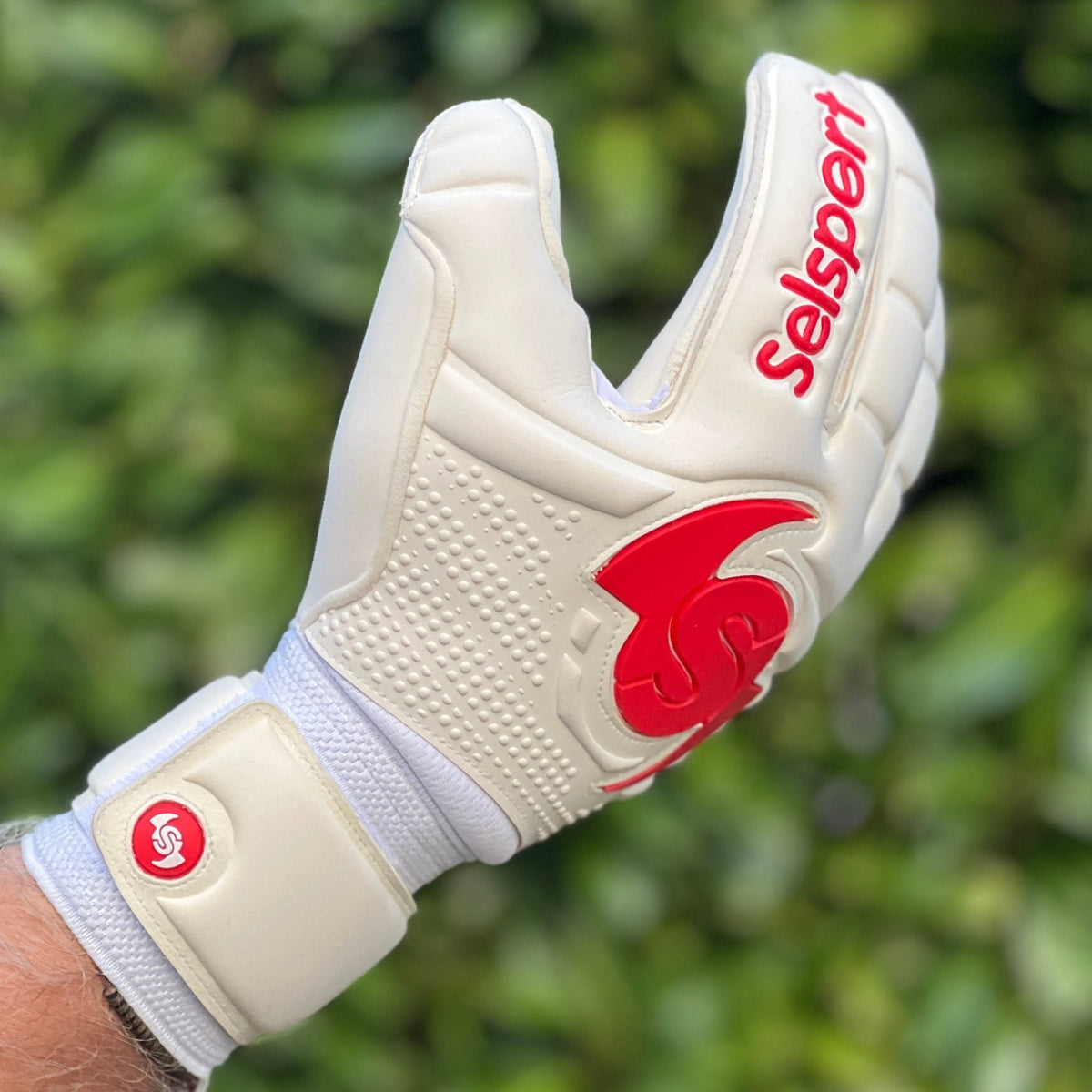 {{product_title}} by Selsport – Professional Goalkeeper Gloves featuring {{product_option_color}} and {{product_option_cut}} design{{product_title}} by Selsport – Professional Goalkeeper Glov