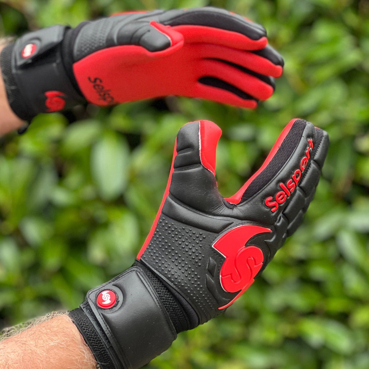 {{product_title}} by Selsport – Professional Goalkeeper Gloves featuring {{product_option_color}} and {{product_option_cut}} design{{product_title}} by Selsport – Professional Goalkeeper Glov