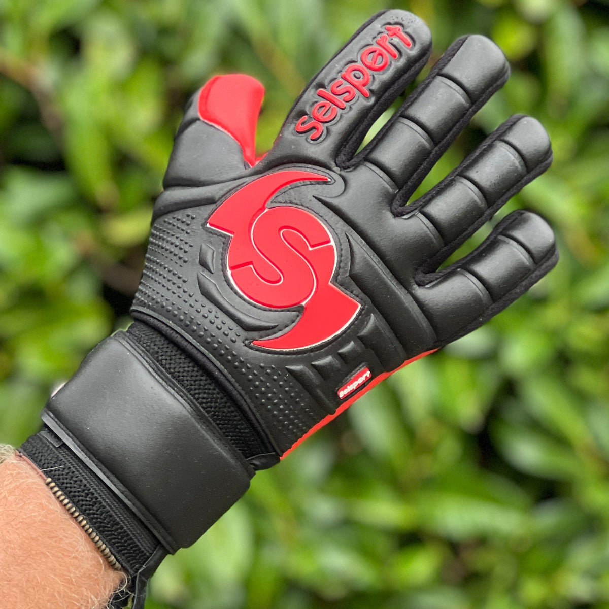 {{product_title}} by Selsport – Professional Goalkeeper Gloves featuring {{product_option_color}} and {{product_option_cut}} design{{product_title}} by Selsport – Professional Goalkeeper Glov