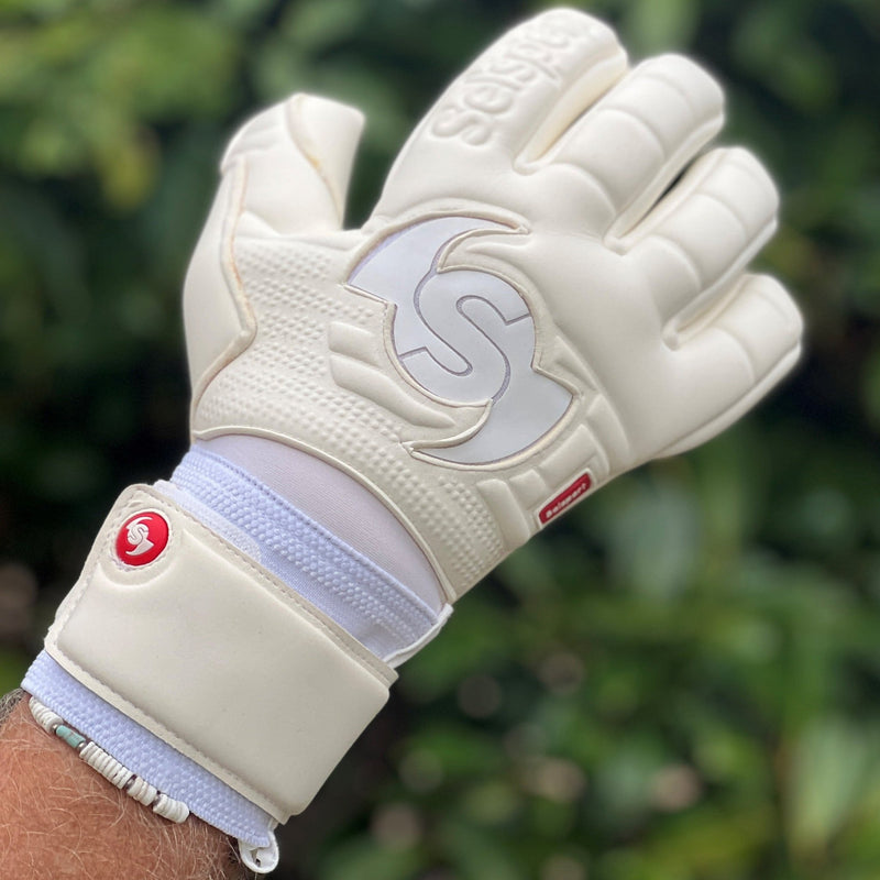{{product_title}} by Selsport – Professional Goalkeeper Gloves featuring {{product_option_color}} and {{product_option_cut}} design{{product_title}} by Selsport – Professional Goalkeeper Glov