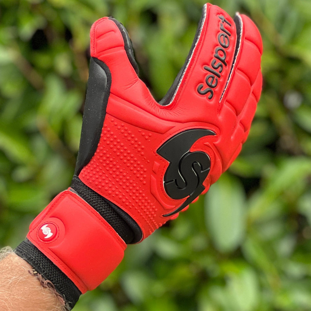 {{product_title}} by Selsport – Professional Goalkeeper Gloves featuring {{product_option_color}} and {{product_option_cut}} design{{product_title}} by Selsport – Professional Goalkeeper Glov