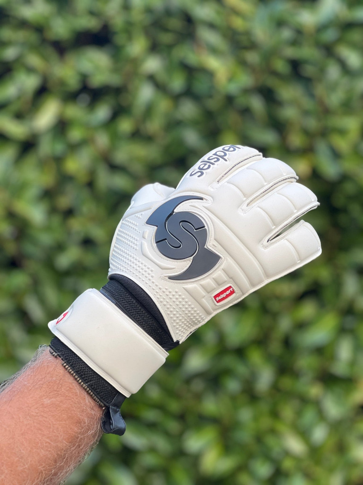 {{product_title}} by Selsport – Professional Goalkeeper Gloves featuring {{product_option_color}} and {{product_option_cut}} design{{product_title}} by Selsport – Professional Goalkeeper Glov