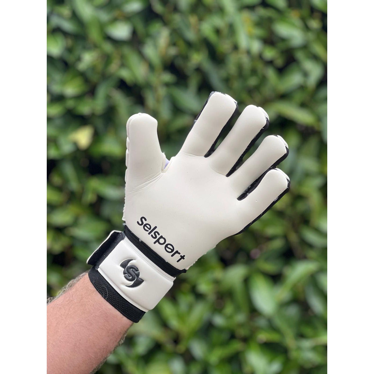 {{product_title}} by Selsport – Professional Goalkeeper Gloves featuring {{product_option_color}} and {{product_option_cut}} design{{product_title}} by Selsport – Professional Goalkeeper Glov