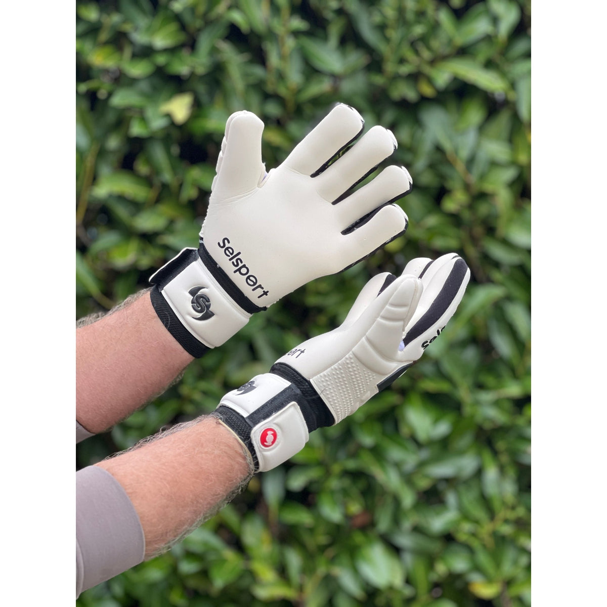 {{product_title}} by Selsport – Professional Goalkeeper Gloves featuring {{product_option_color}} and {{product_option_cut}} design{{product_title}} by Selsport – Professional Goalkeeper Glov