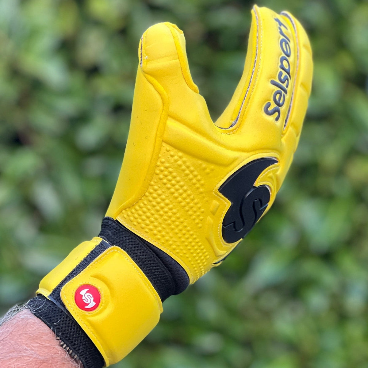 {{product_title}} by Selsport – Professional Goalkeeper Gloves featuring {{product_option_color}} and {{product_option_cut}} design{{product_title}} by Selsport – Professional Goalkeeper Glov