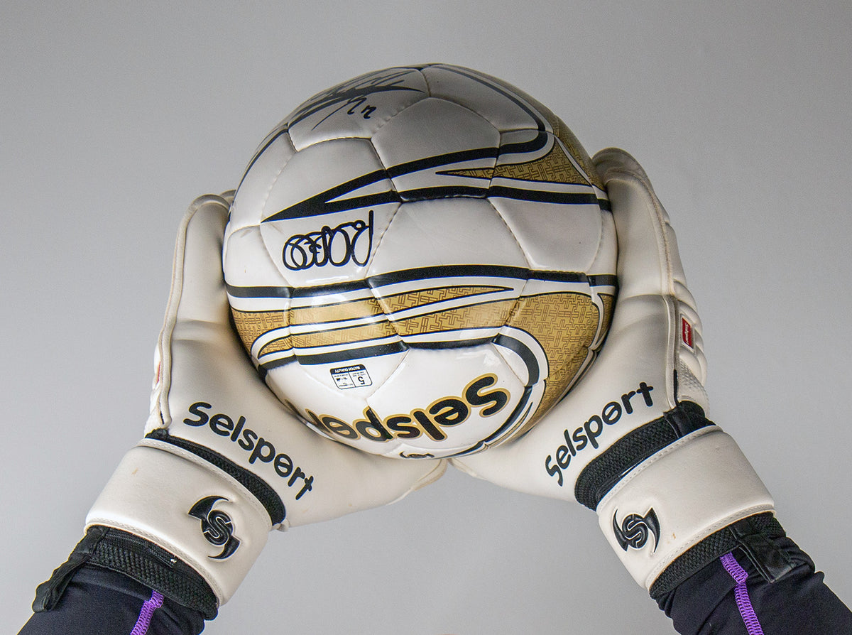 Wrappa Classic Selsport Professional rollfinger goalkeeper gloves catching a football
