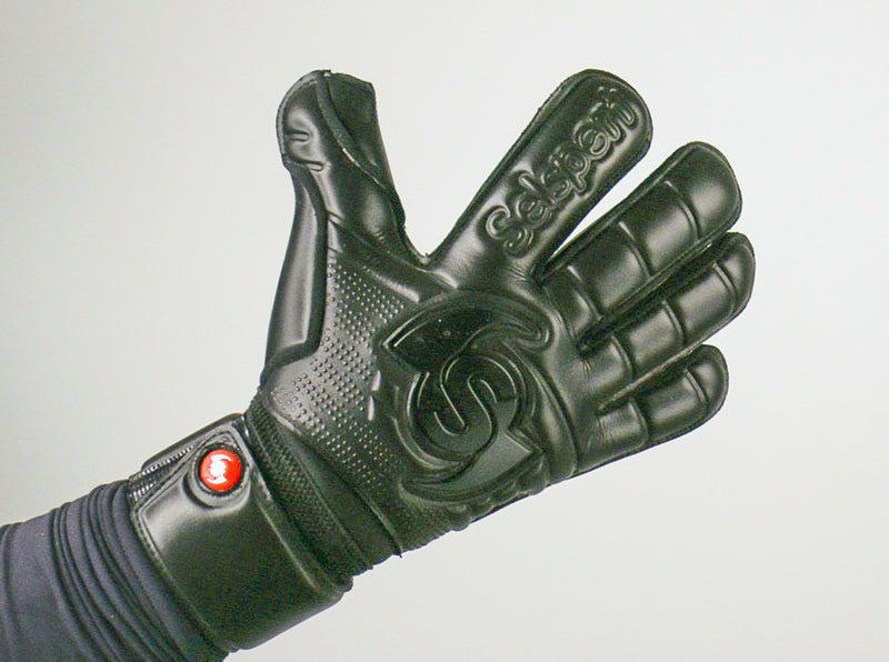 Selsport Wrappa Classic Professional Rollfinger goalkeeperglove in all black with pro wrist strap black backhand